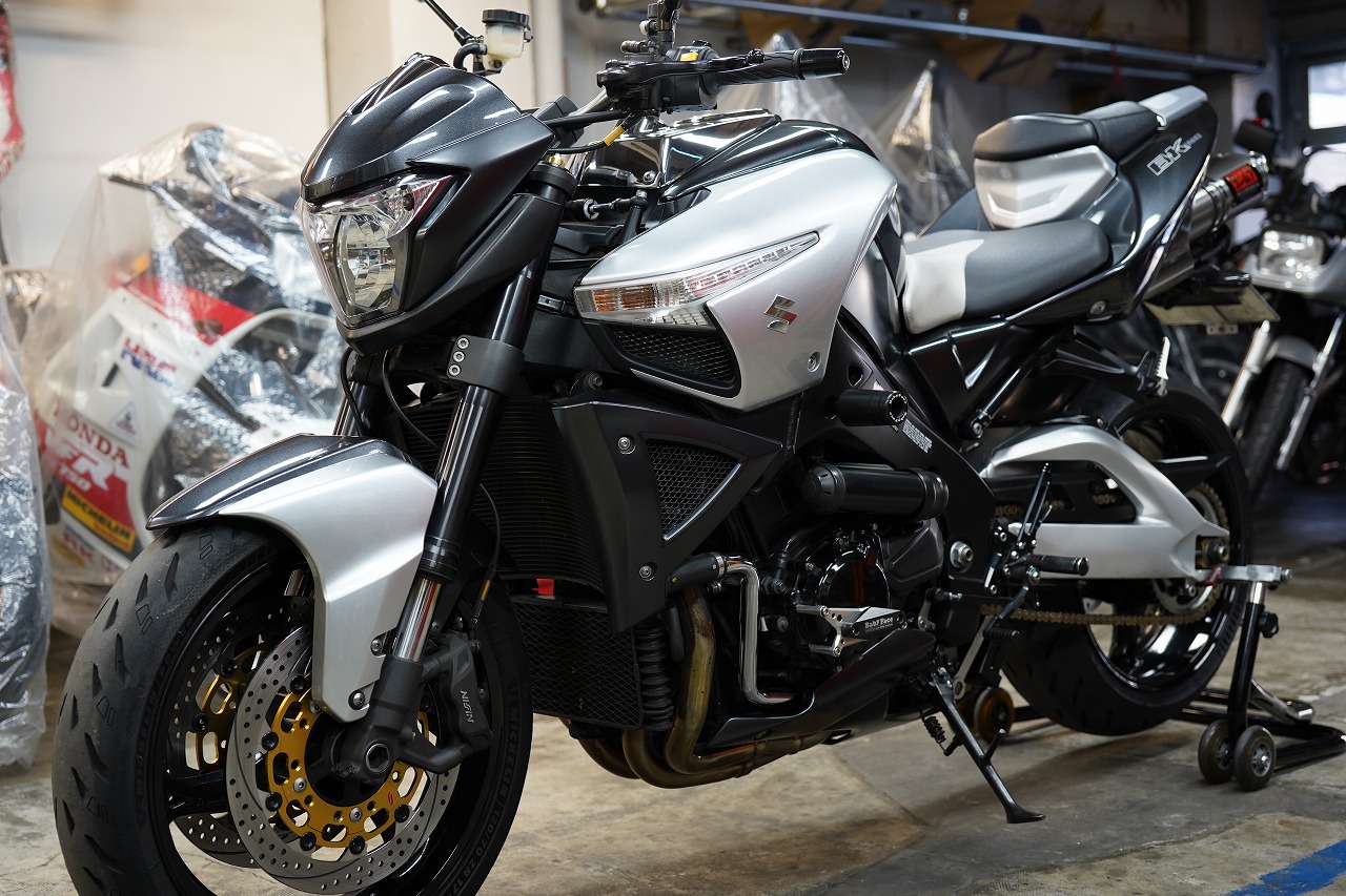 そうさ！いつもタイミングが悪いのさっ。GSX1300BK B-KING(GX71A) 車検 レギュラーメンテ 前後パッド交換 | decoboco